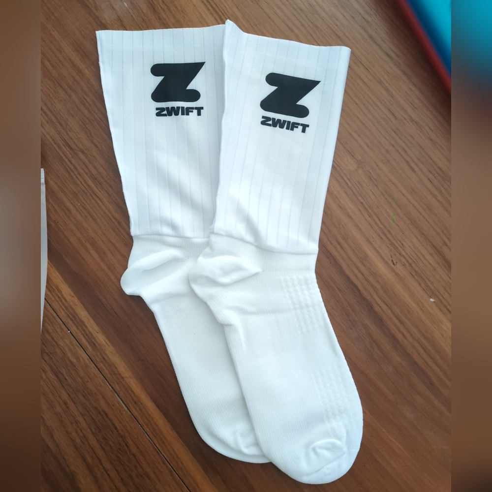 Zwift Aero Cycling Socks, unisex Size EU 41-45 Brand New, WHITE